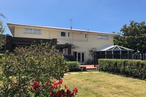 Photo of property in 8 Garmons Way, Castor Bay, Auckland, 0620