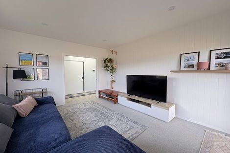 Photo of property in 37 Boeing Way, Newlands, Wellington, 6037