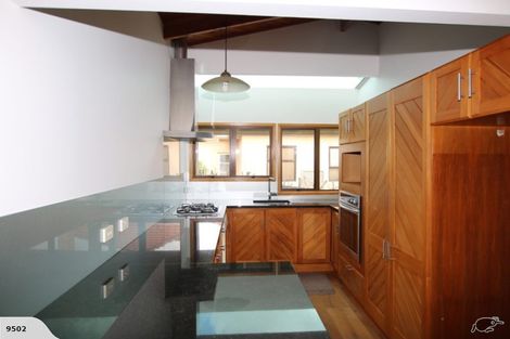 Photo of property in 2/162 East Coast Road, Forrest Hill, Auckland, 0620