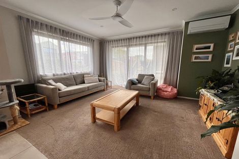 Photo of property in 2 Kapia Road, Westgate, Auckland, 0614