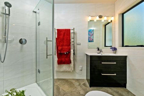 Photo of property in 109 Awaroa Road, Sunnyvale, Auckland, 0612