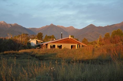 Photo of property in Beaconstone Eco Lodge, 115 Birds Ferry Road, Virgin Flat, Cape Foulwind, 7892