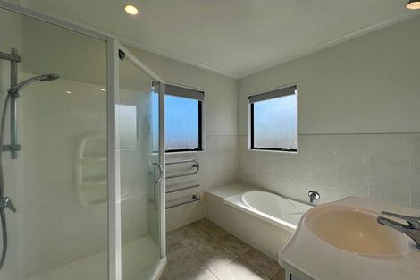 Photo of property in 8 Shankill Place, East Tamaki, Auckland, 2013