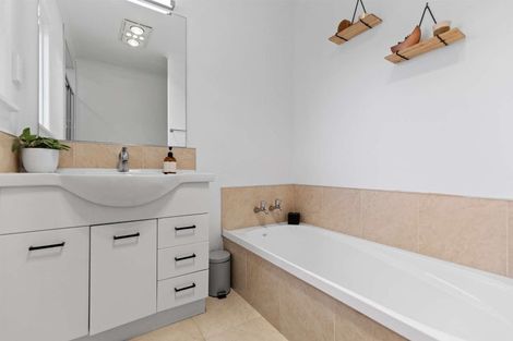 Photo of property in 10 Coronation Avenue, Pukekohe, 2120