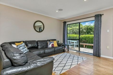 Photo of property in 19 Taupaki Road, Taupaki, Henderson, 0782