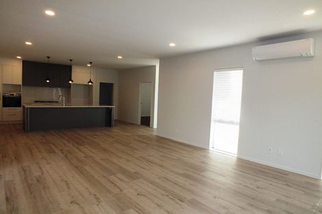 Photo of property in 5 Syd Grant Crescent, Orewa, 0931