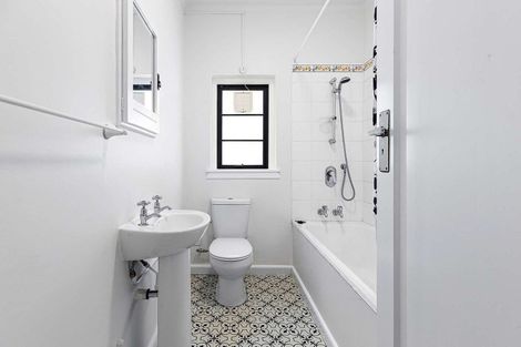 Photo of property in Westhaven Apartments, 1/127 Molesworth Street, Thorndon, Wellington, 6011