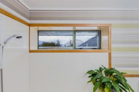 Photo of property in 690 Peninsula Road, Kelvin Heights, Queenstown, 9300