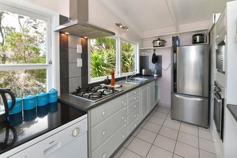 Photo of property in 21 Elliston Crescent, Stanmore Bay, Whangaparaoa, 0932