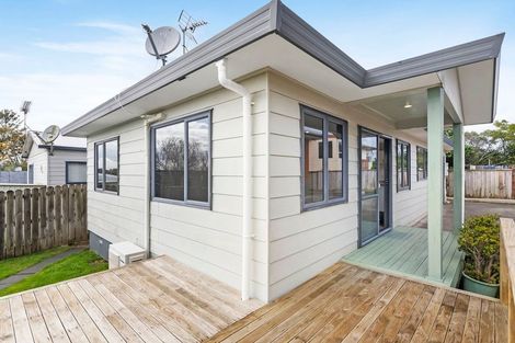 Photo of property in 120 Gossamer Drive, Pakuranga Heights, Auckland, 2010