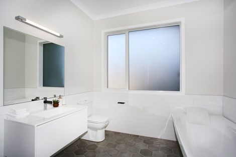 Photo of property in 32 Helenslee Road, Pokeno, 2402