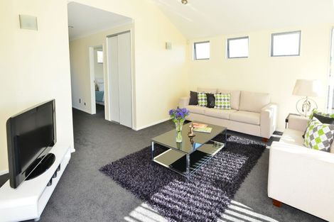 Photo of property in 10 Lupetti Rise, West Harbour, Auckland, 0618