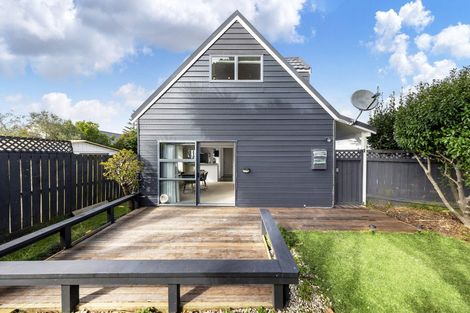 Photo of property in 2/260 Meola Road, Point Chevalier, Auckland, 1022