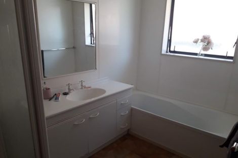 Photo of property in 2/76 Wharenui Road, Upper Riccarton, Christchurch, 8041