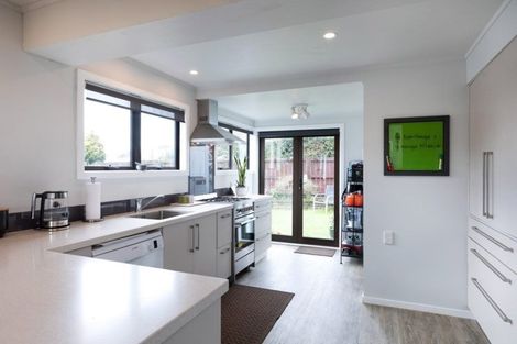 Photo of property in 12 Fairfax Terrace, Frankleigh Park, New Plymouth, 4310