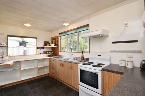 Photo of property in 1 Ferry Road, Tuatapere, 9620