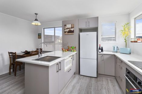 Photo of property in 8 Funnell Place, Manurewa, Auckland, 2102