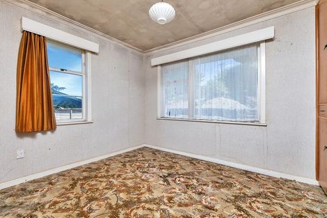 Photo of property in 28 Parr Terrace, Castor Bay, Auckland, 0620