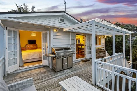 Photo of property in 13a Rodney Road, Northcote Point, Auckland, 0627