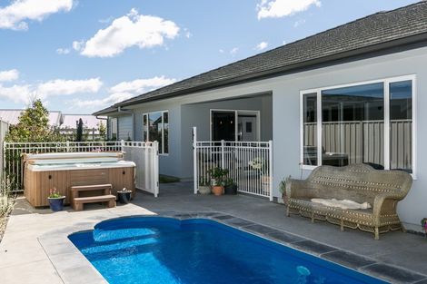 Photo of property in 75a Arataki Road, Havelock North, 4130