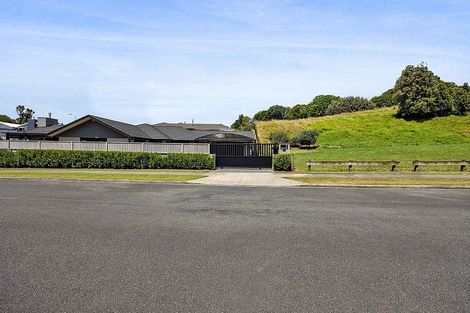Photo of property in 2 Pipitea Place, Whalers Gate, New Plymouth, 4310