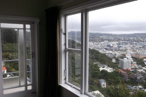 Photo of property in 37 Palliser Road, Roseneath, Wellington, 6011