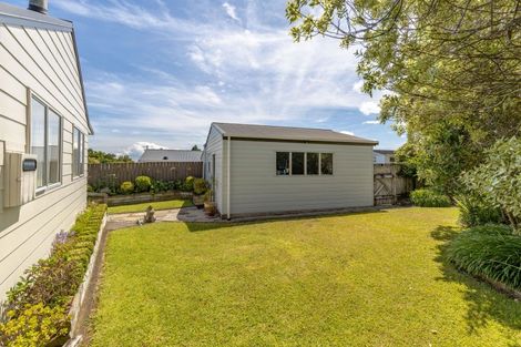 Photo of property in 6 Milne Place, Merrilands, New Plymouth, 4312