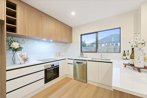 Photo of property in 35c Hereford Street, Te Atatu Peninsula, Auckland, 0610