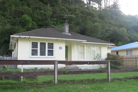 Photo of property in 22 Sunny Grove, Wainuiomata, Lower Hutt, 5014