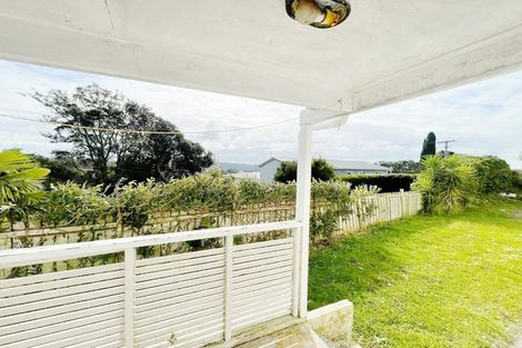 Photo of property in 24 Tiri Tiri Road, Birkdale, Auckland, 0626