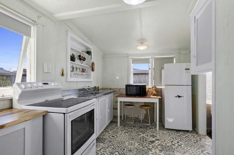 Photo of property in 10 Tukapa Street, Westown, New Plymouth, 4310