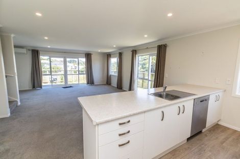 Photo of property in 1/20 Glanmire Road, Newlands, Wellington, 6037