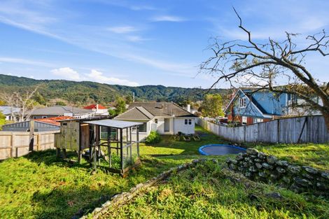 Photo of property in 19 Peel Place, Wainuiomata, Lower Hutt, 5014