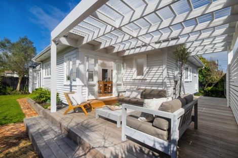 Photo of property in 43b Walmer Road, Point Chevalier, Auckland, 1022