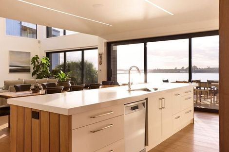 Photo of property in 1 Fourth Avenue, Tauranga, 3110