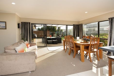 Photo of property in 22 Puketi Lane, Waiuku, 2123