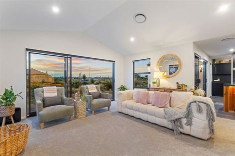 Photo of property in 17 Angus Place, Rangiora, 7400