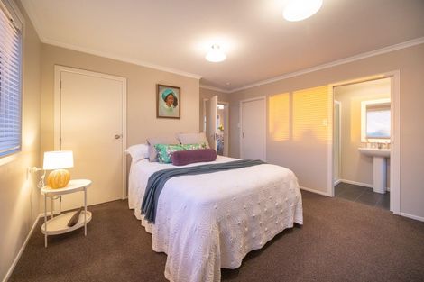 Photo of property in 10 Marine Parade South, Foxton Beach, Foxton, 4815