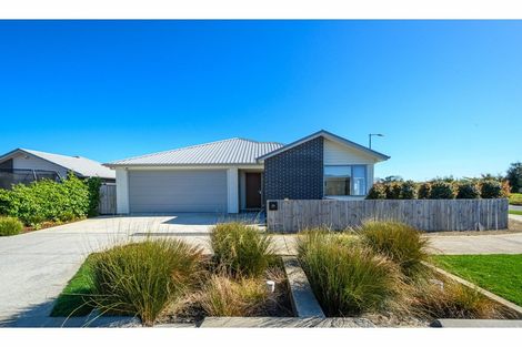 Photo of property in 17 Moemoea Avenue, Kumeu, 0810