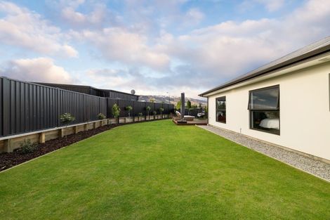 Photo of property in 16 Travertine Street, Cromwell, 9310