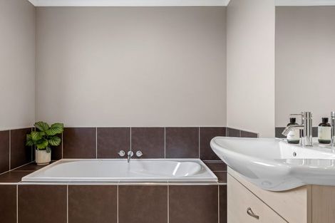 Photo of property in 17 Westpark Drive, Burnside, Christchurch, 8053