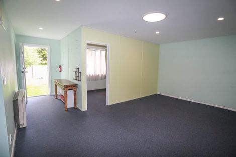 Photo of property in 124 Memorial Avenue, Burnside, Christchurch, 8053