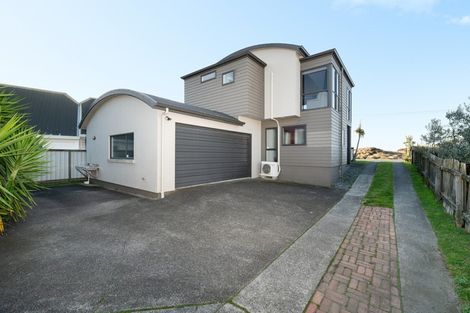 Photo of property in 908a Papamoa Beach Road, Papamoa Beach, Papamoa, 3118