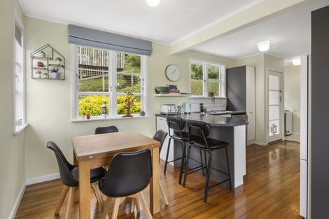 Photo of property in 100 Ruskin Road, Newlands, Wellington, 6037