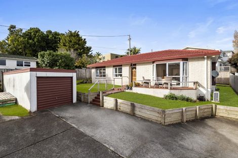 Photo of property in 2/8 Selwyn Crescent, Forrest Hill, Auckland, 0620