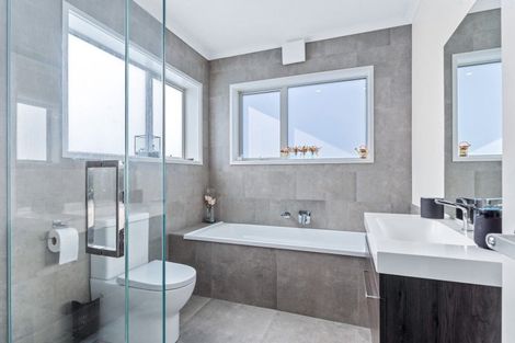 Photo of property in 91 Karepiro Drive, Stanmore Bay, Whangaparaoa, 0932