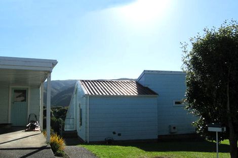 Photo of property in 10 Clapham Grove, Stokes Valley, Lower Hutt, 5019