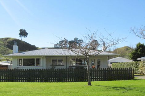 Photo of property in 16 Ongo Road, Hunterville, 4730