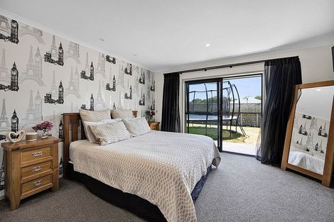 Photo of property in 2 Pipitea Place, Whalers Gate, New Plymouth, 4310