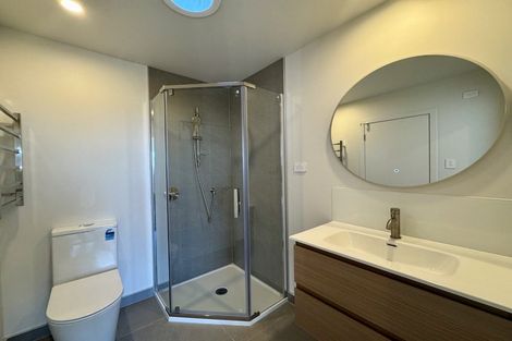 Photo of property in 4/506 Glenfield Road, Bayview, Auckland, 0629